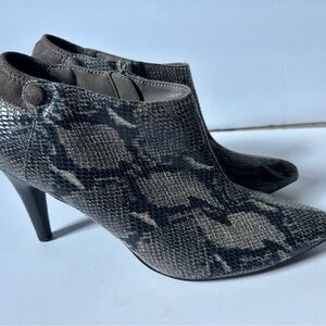 IMPO NEW IN BOX Ulta python print short booty - size 9- beautiful!!